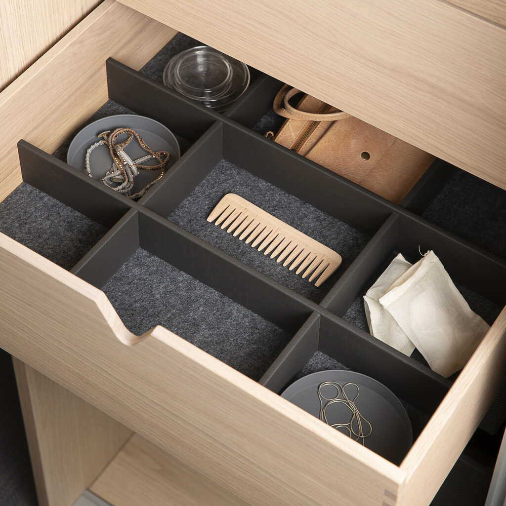 Garderobeinnredning skuffeinndeling 9 lys eik