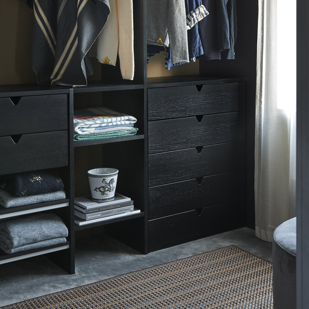 Garderobeinnredning skuffe svart struktur