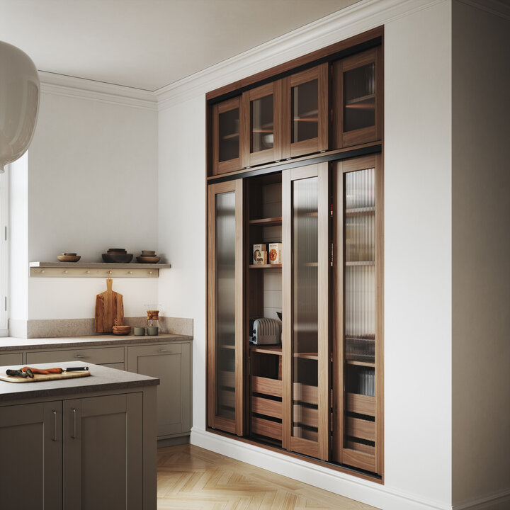 Garderobeinspirasjon skyvedør Showstopper valnøtt linjeglass