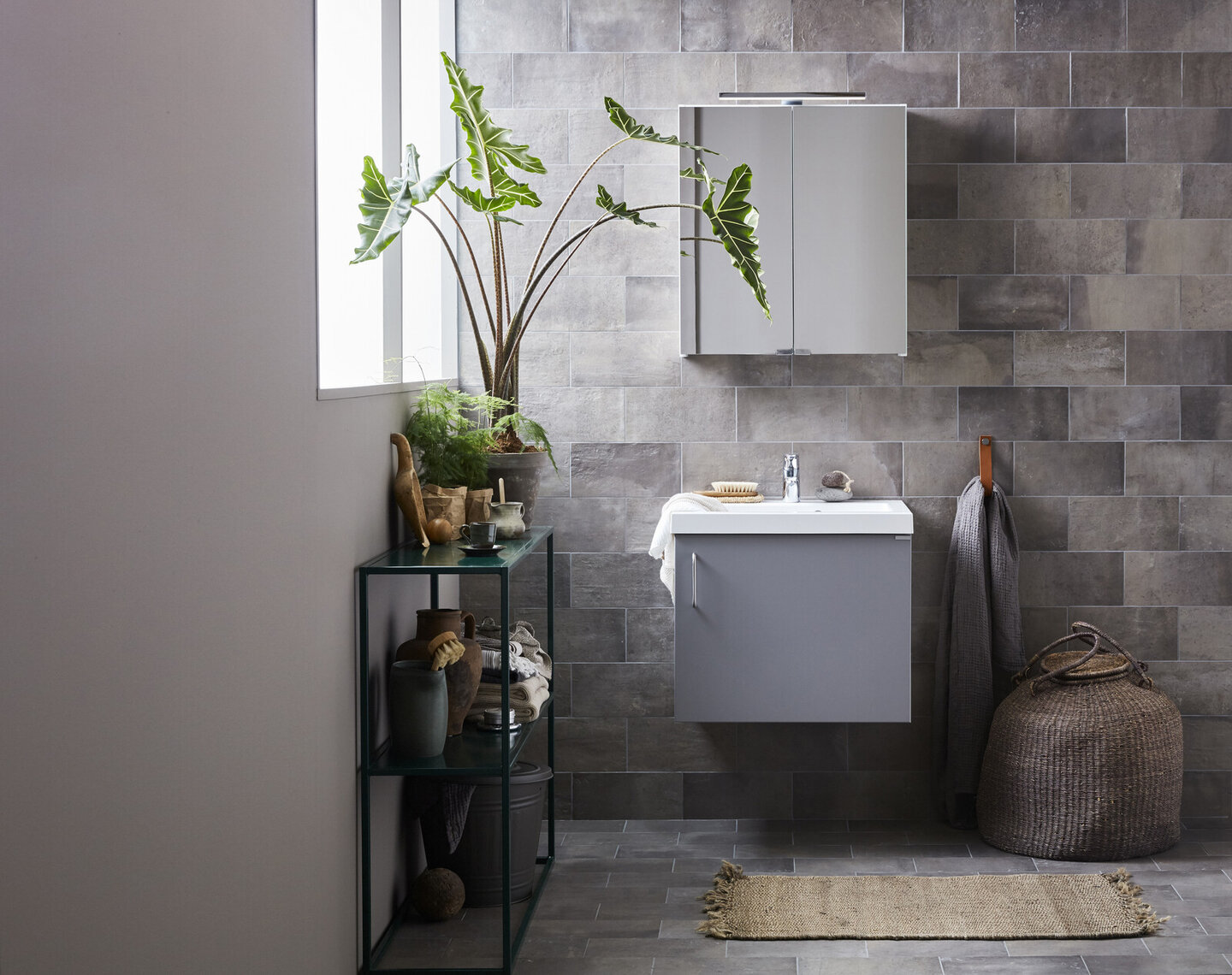 Baderomsinspirasjon Mono mørkegrå