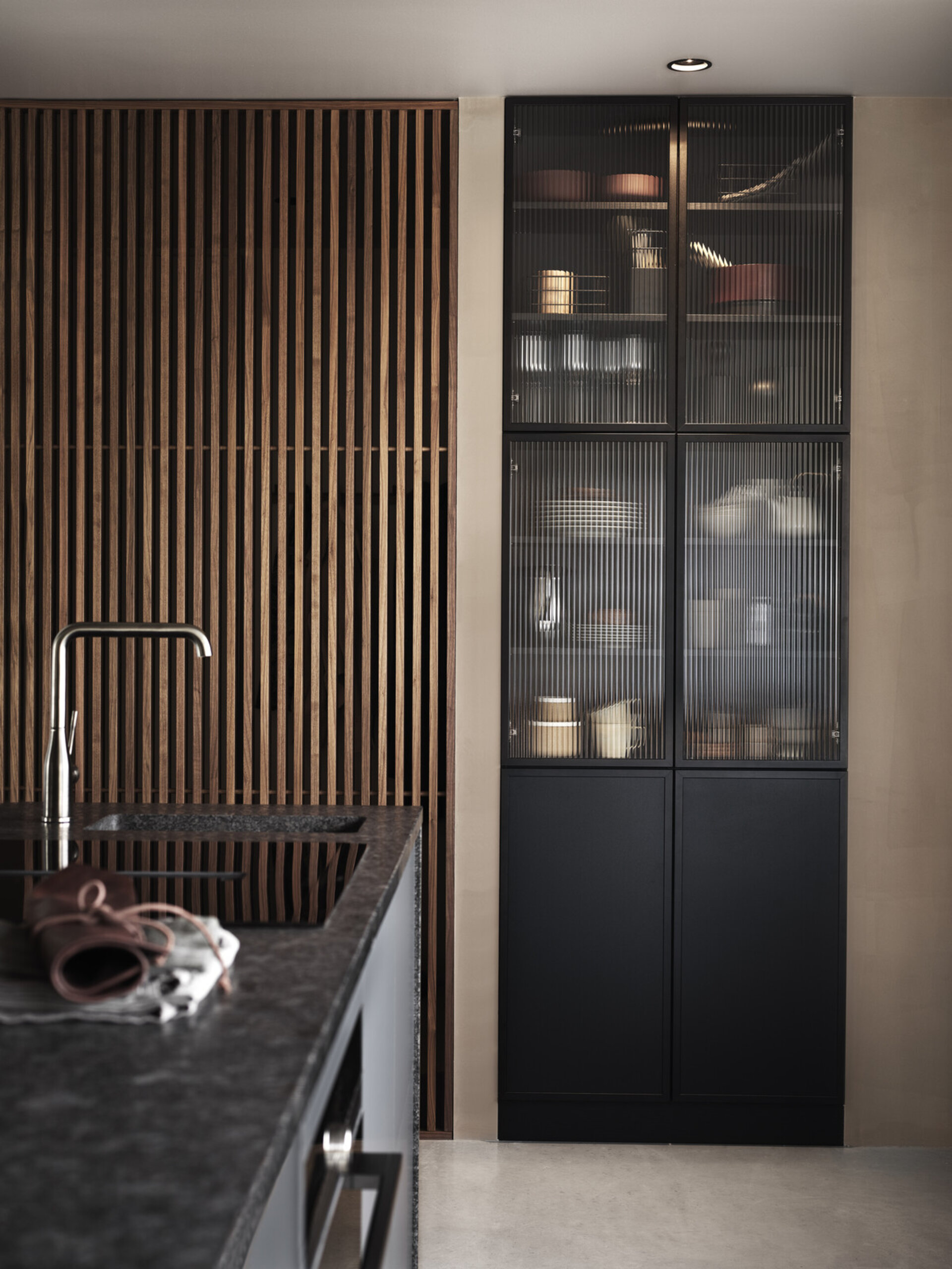 Kjøkkeninspiration Bistro eik svartbeis Fenix grafittgrå