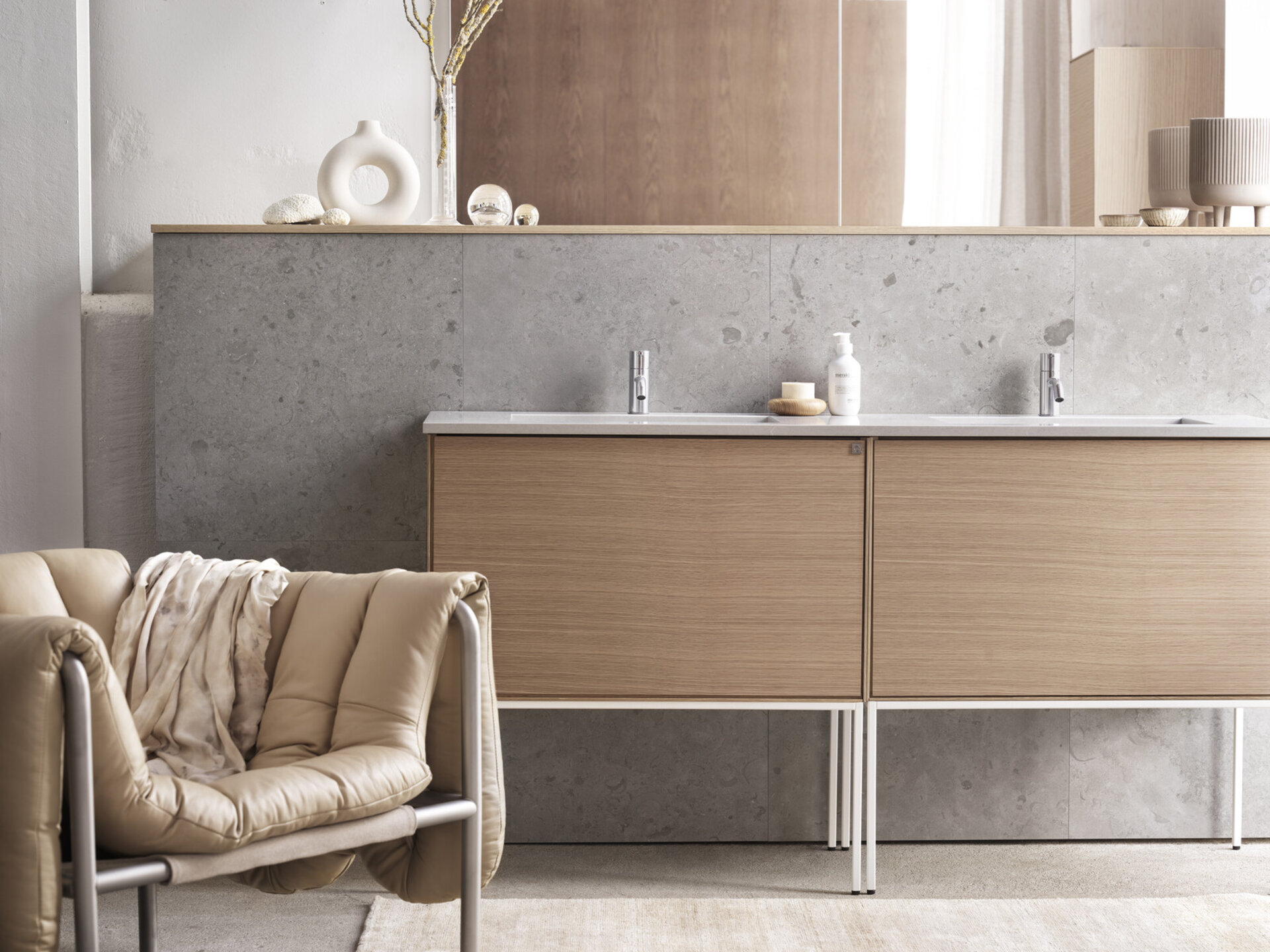 Baderomsinspirasjon Vanity eik hvitpigmentert Baderomsinspirasjon Vanity eik hvitpigmentert
