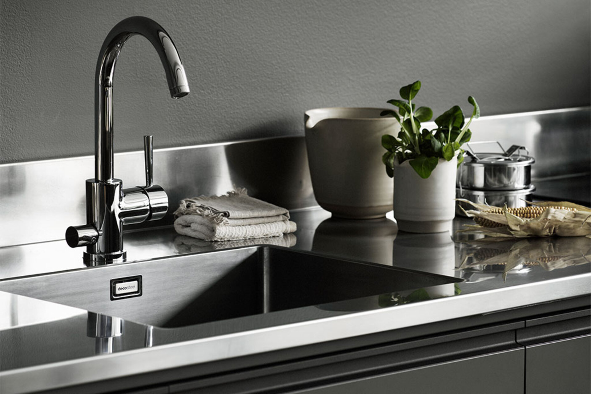 En vask i rustfritt stål tåler det meste En vask i rustfritt stål tåler det meste