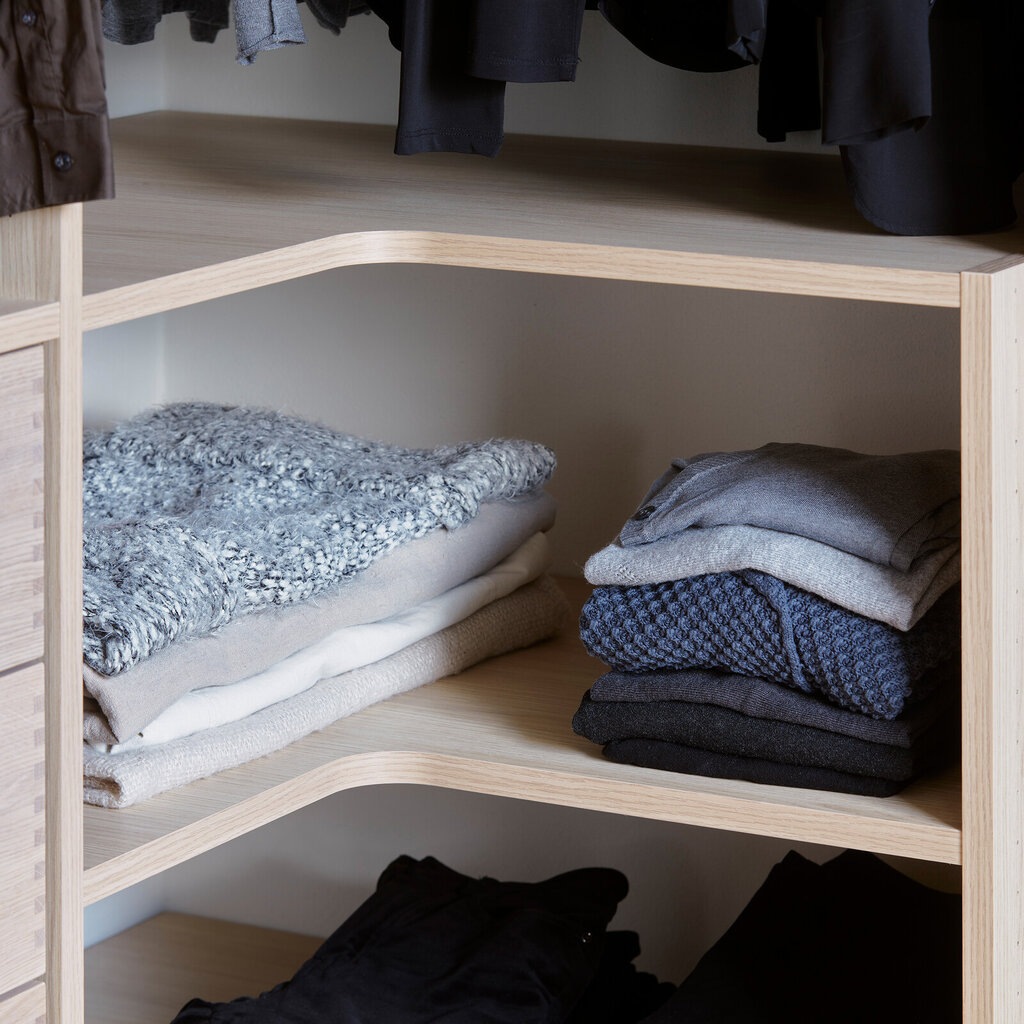 Garderobeinnredning hjørnehylle Garderobeinnredning hjørnehylle