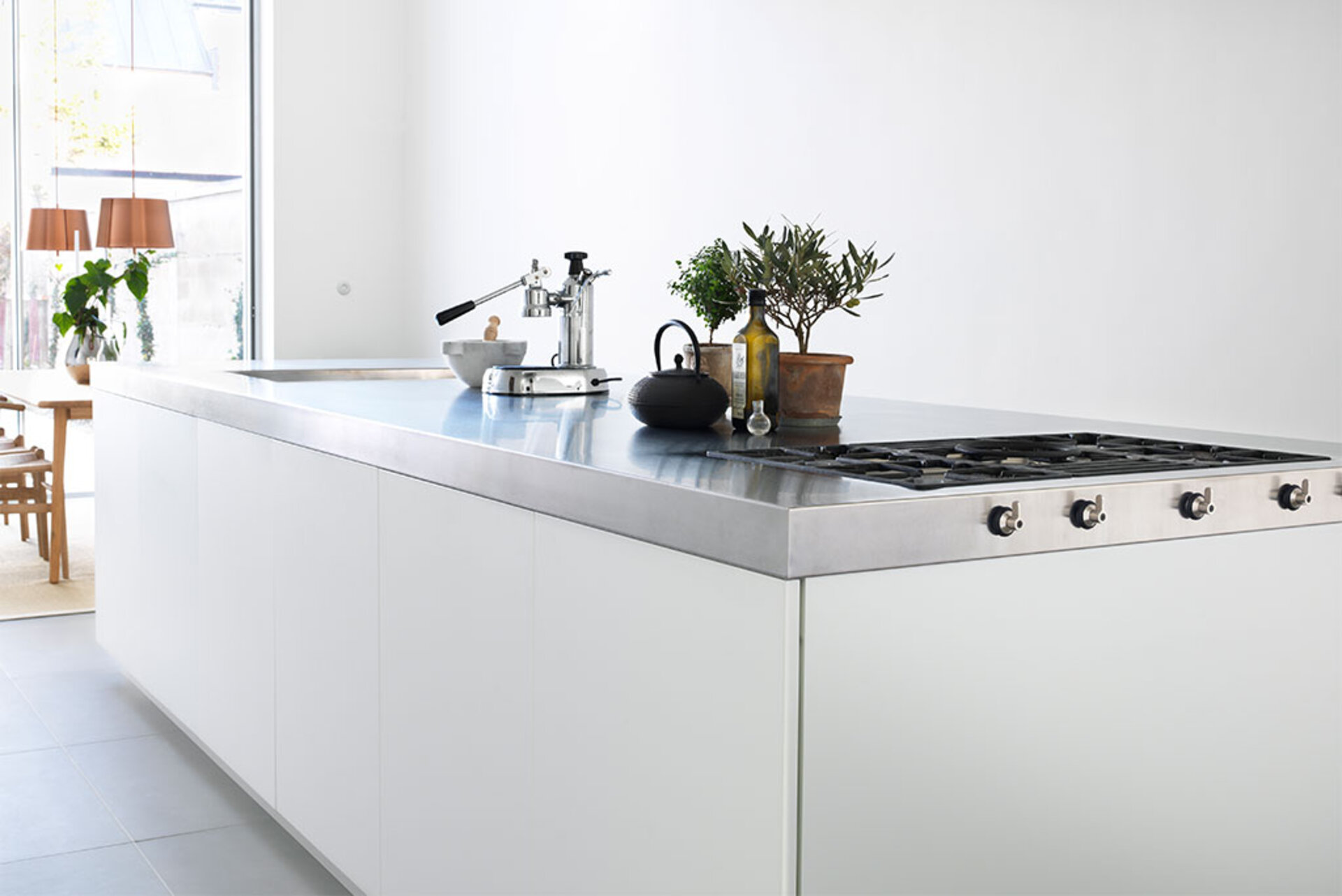 En benkeplate i rustfritt stål er tilgjengelig i forskjellige overflatebehandlinger En benkeplate i rustfritt stål er tilgjengelig i forskjellige overflatebehandlinger