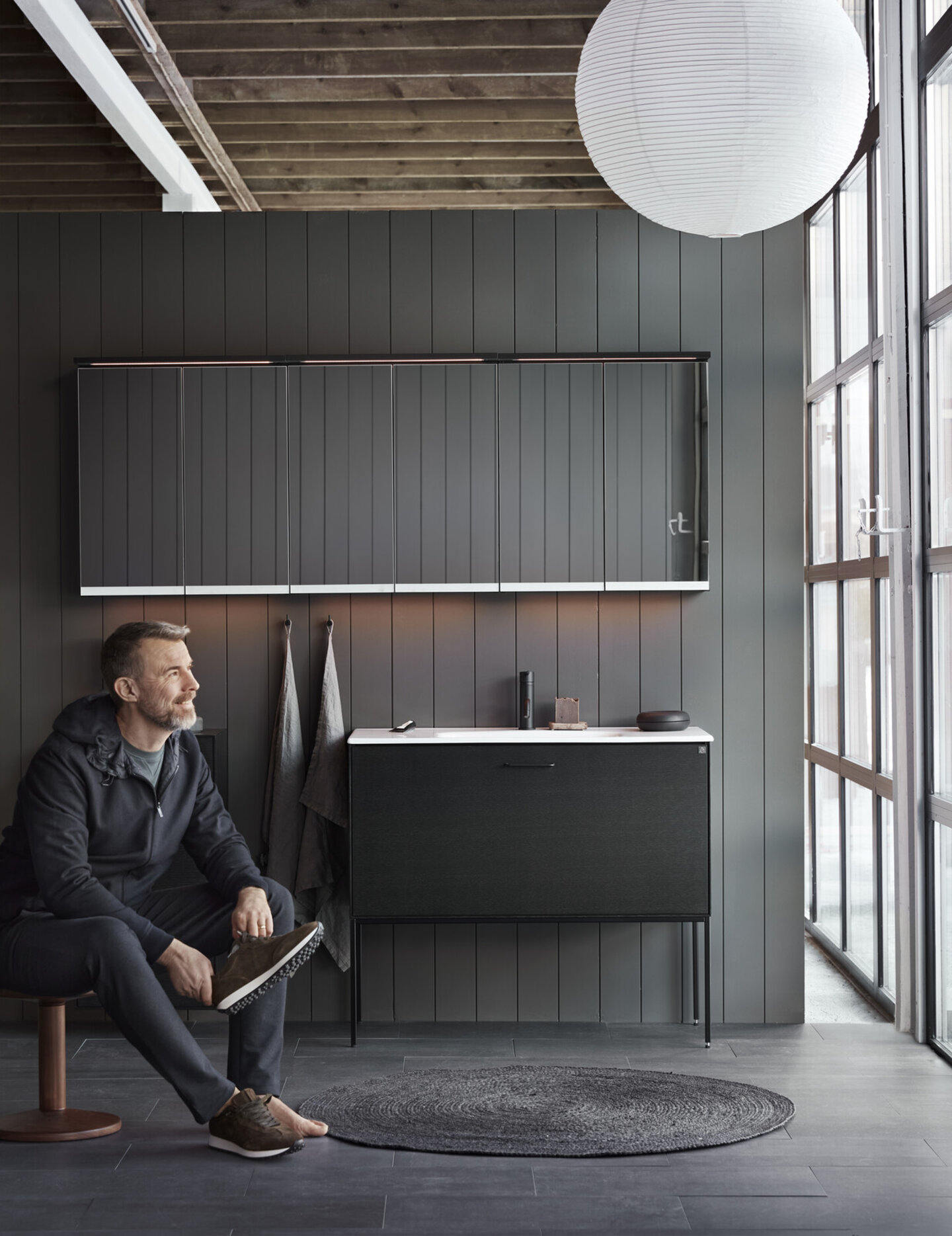 Baderomsinspirasjon Vanity eik svartbeis