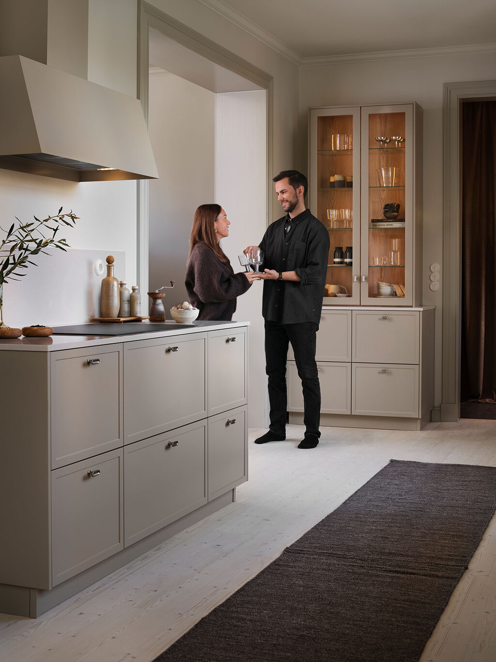Bestill kjøkkenmøte – Kjøkkeninspirasjon Aroma mørk beige
