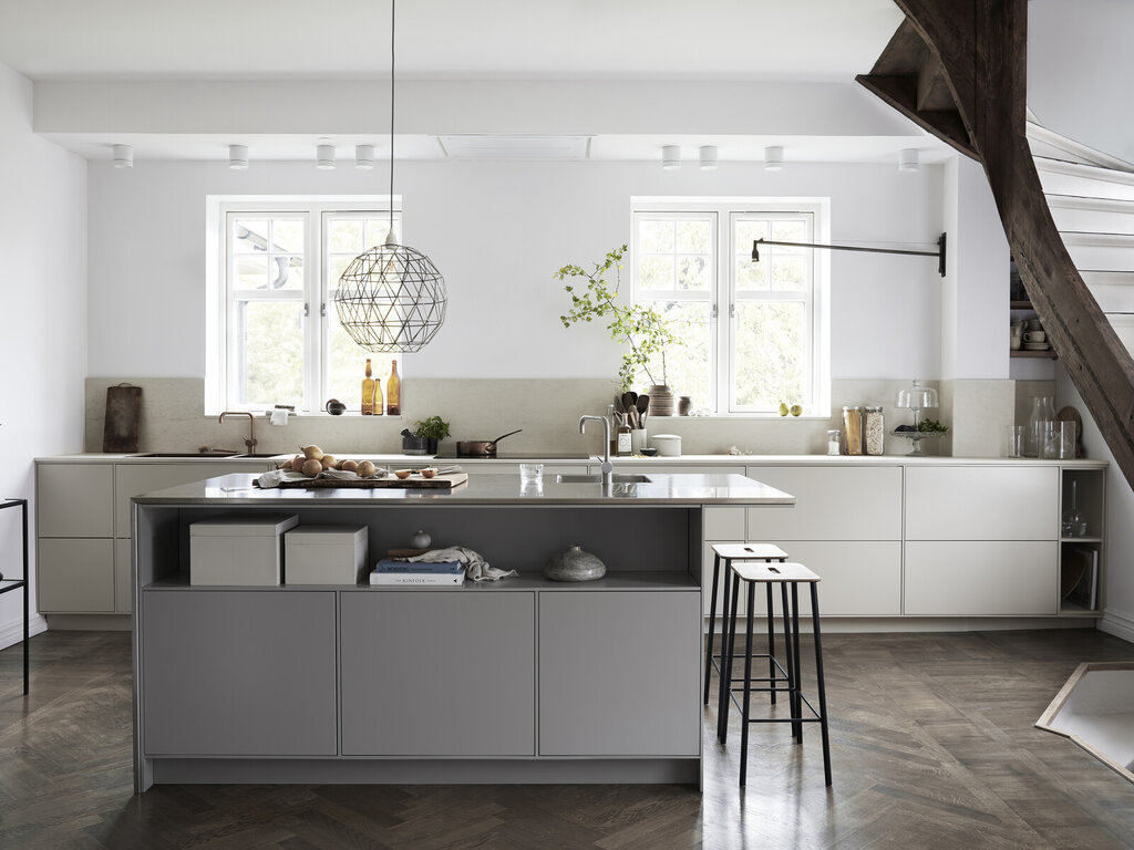Kjøkkeninspirasjon Bistro østersbeige og varmgrå Kjøkkeninspirasjon Bistro østersbeige og varmgrå
