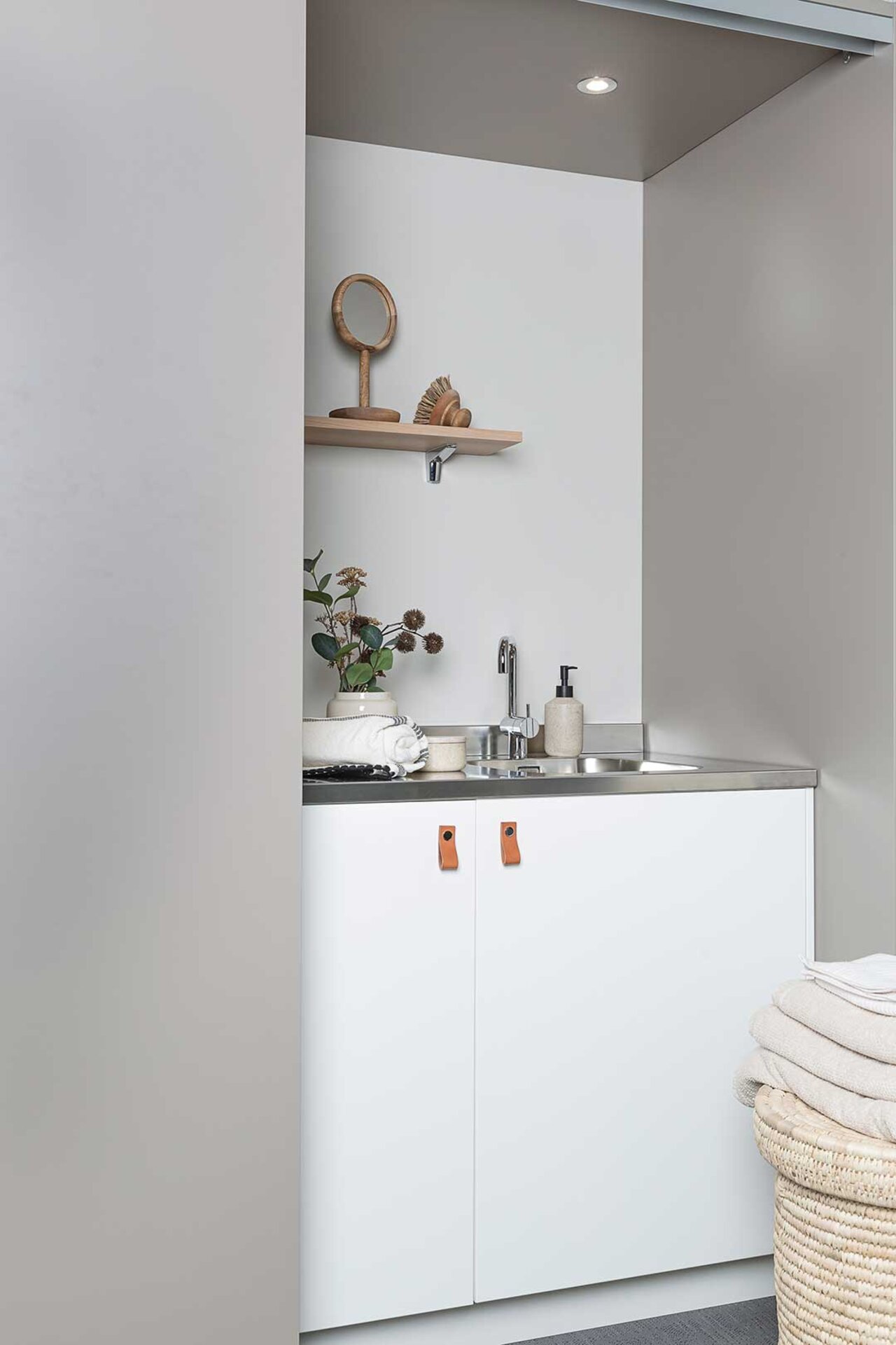 Inspirasjon vaskerom Backstage steingrå Inspirasjon vaskerom Backstage steingrå