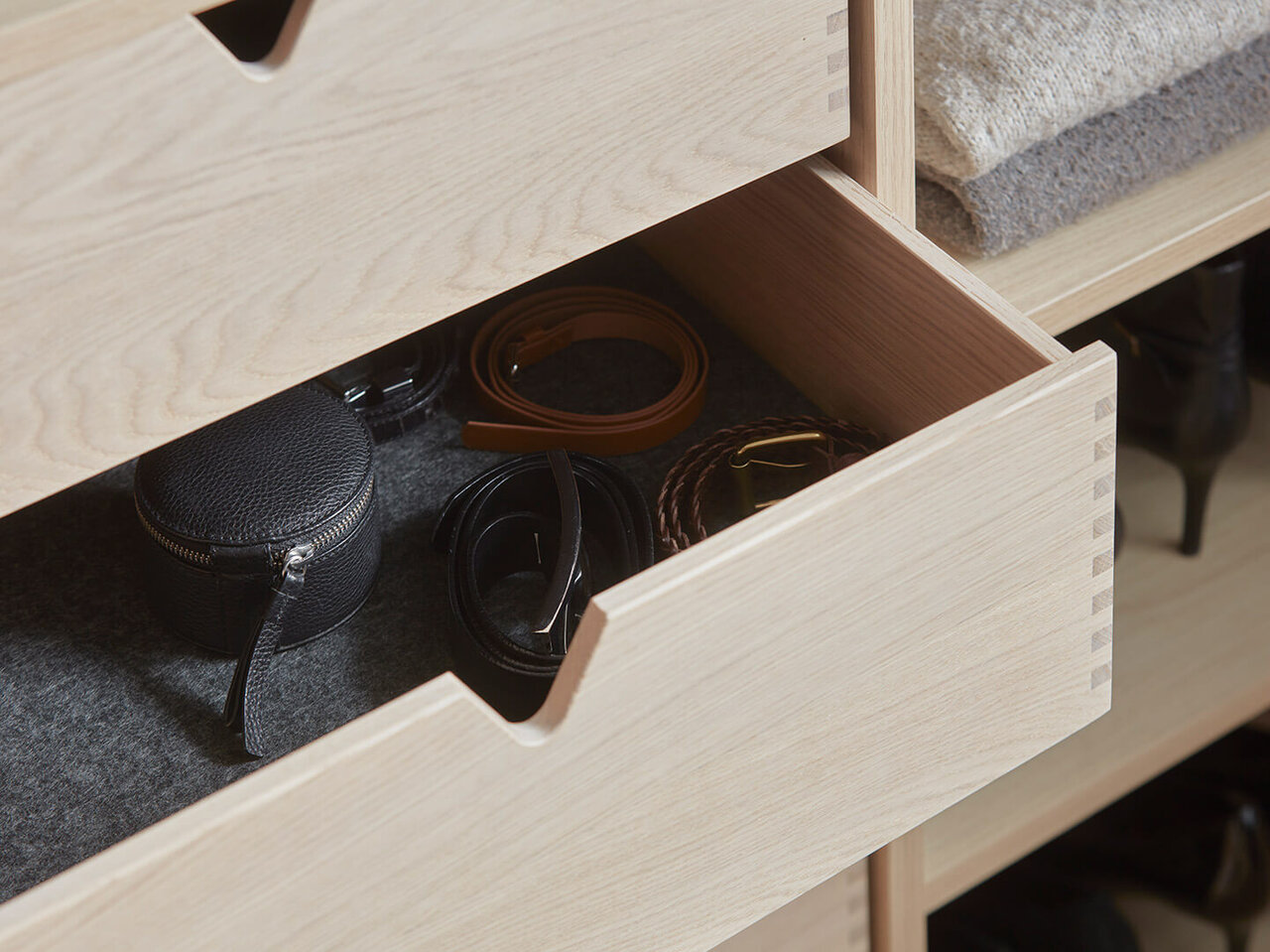 Hjørnegarderobe garderobeskuffe i tre