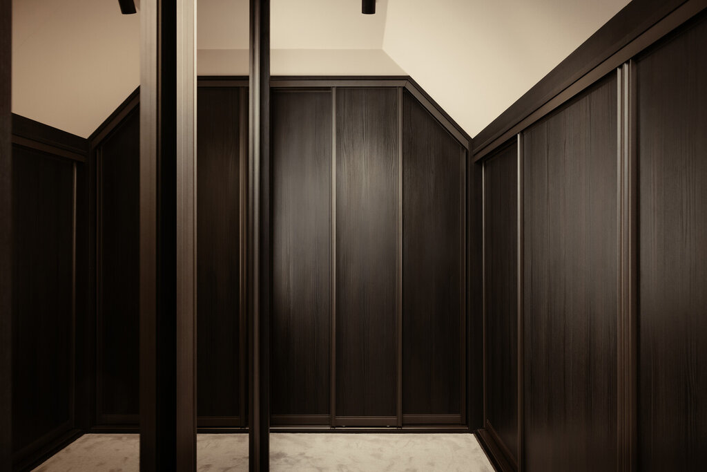 Garderobeinspirasjon Frontrow kaffebrun og røkt eik