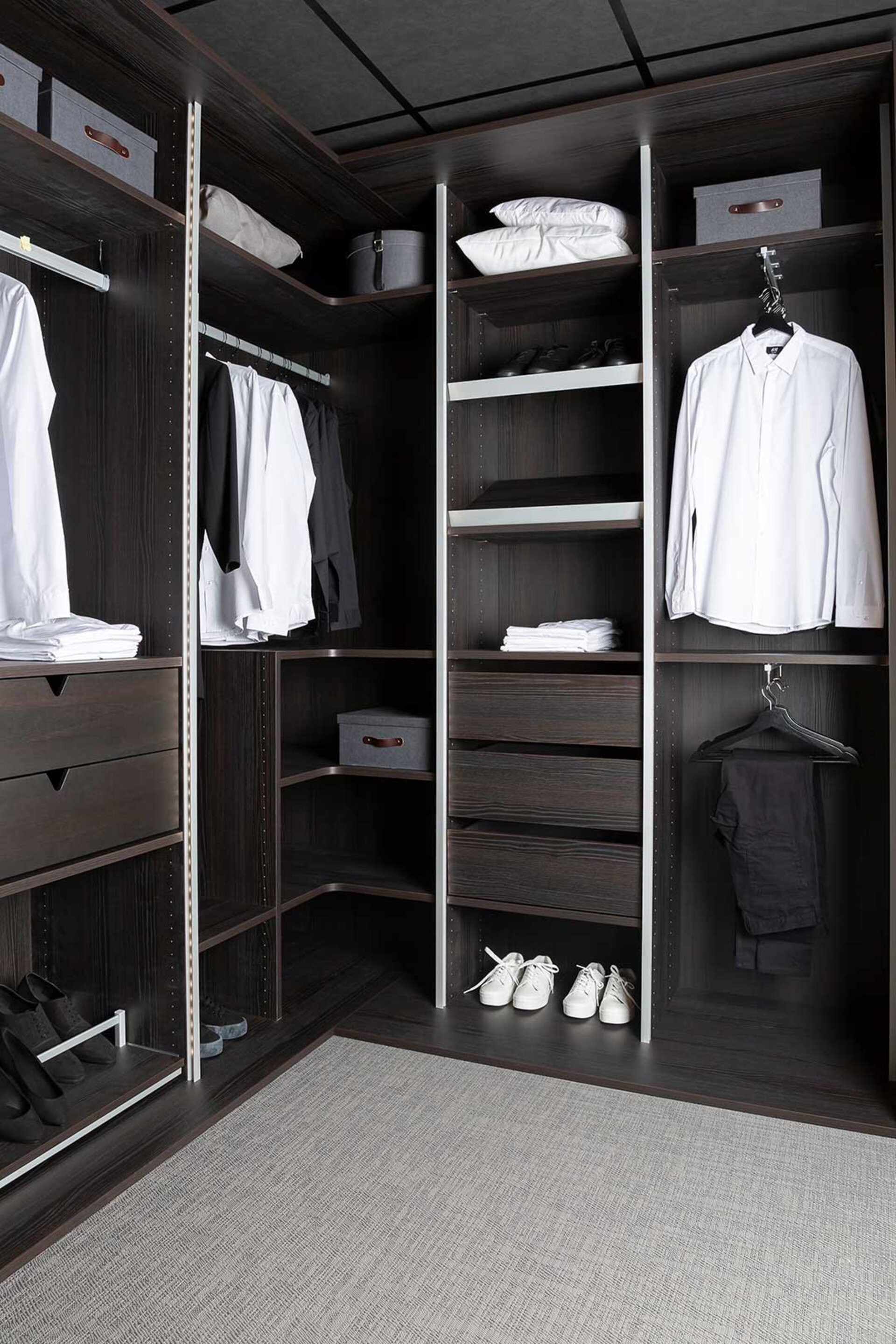 Garderobeinnredning røkt eik Garderobeinnredning røkt eik