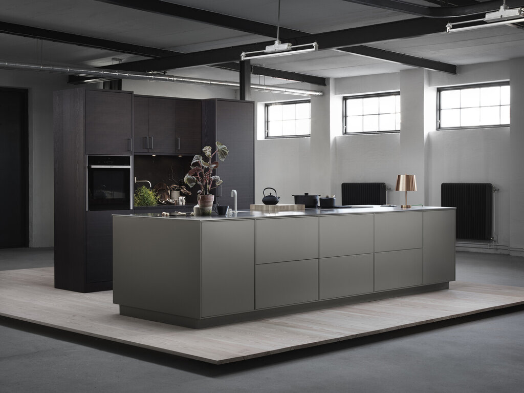 Kjøkkeninspirasjon Bistro varmgrå og ask brunbeis Kjøkkeninspirasjon Bistro varmgrå og ask brunbeis