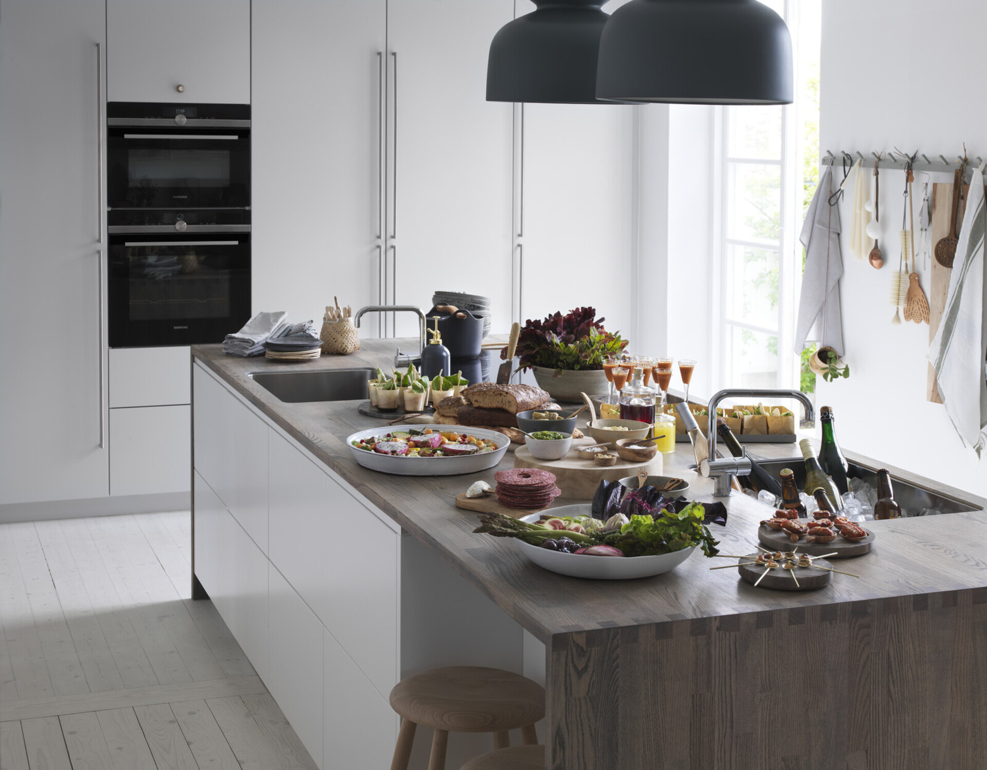 Kjøkkeninspirasjon Bistro hvit og perlegrå