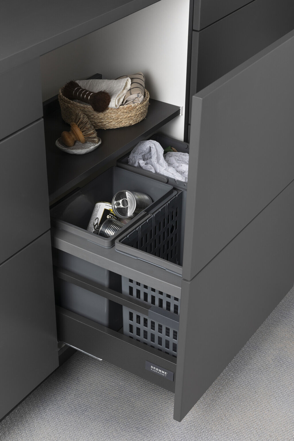 Atira avfalsskap 60, skuffe med avfallsinnredning og høy front Atira avfalsskap 60, skuffe med avfallsinnredning og høy front