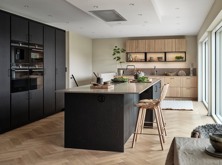 Kjøkkeninspirasjon Wood eik hvitpigmentert og svartbeis