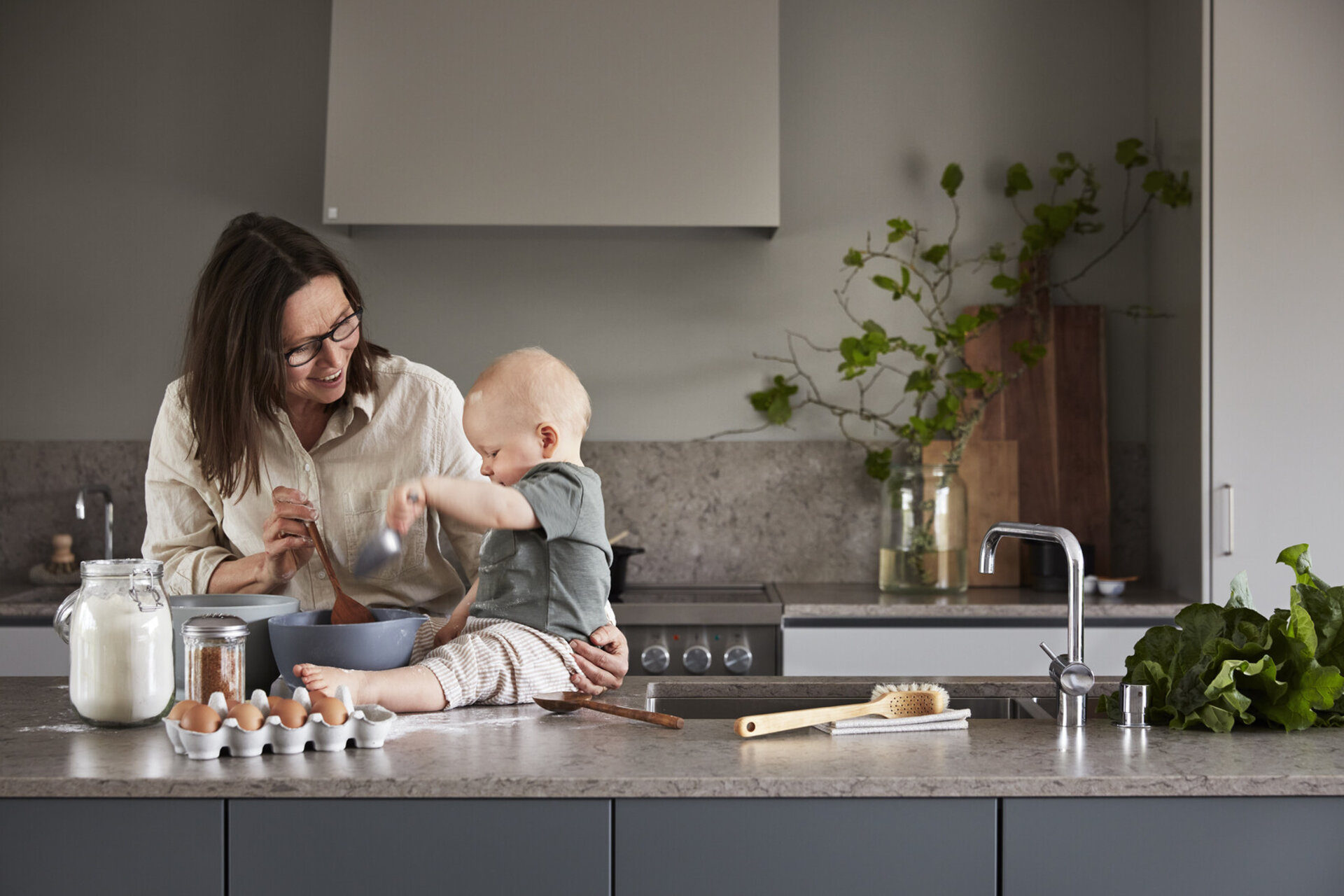 Kjøkkeninspiration Line varmgrå og Bistro grønngrå